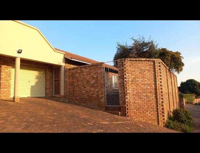 3 BEDROOM TOWNHOUSE FOR SALE IN ELARDUSPARK